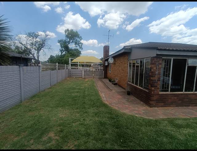 3 BEDROOM HOUSE TO LET IN VANDERBIJLPARK CW 5